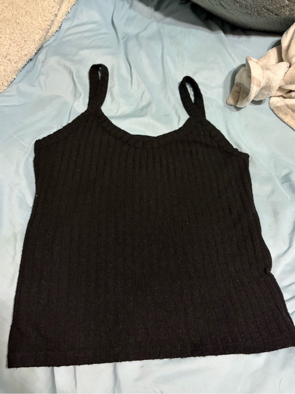 Black Ribbed V-Neck Tank - Picture 5 of 6